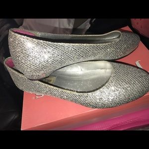 Touch up formal flats